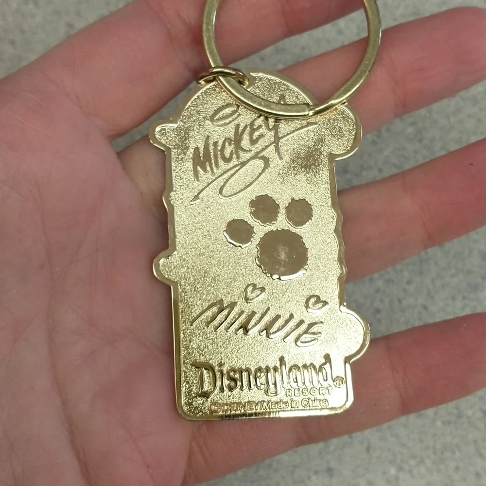 Vintage / Retro Jon Disneyland keychain